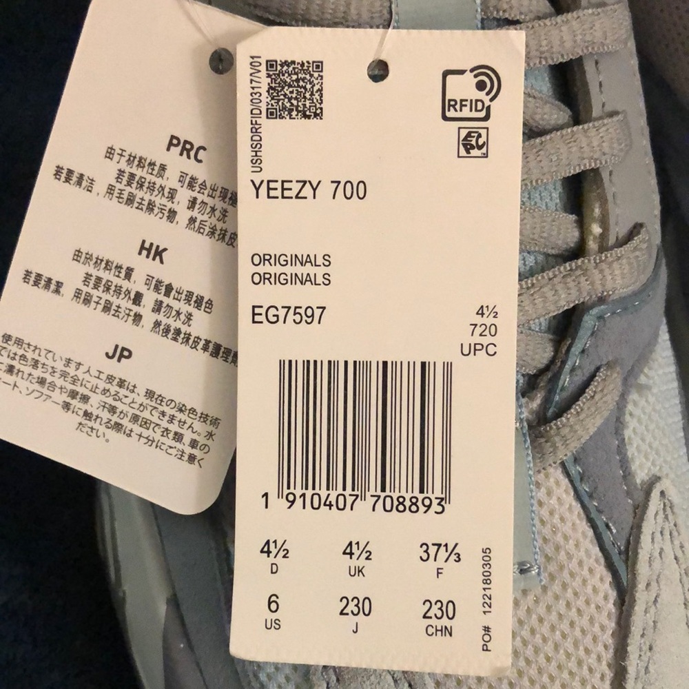 Adidas Yeezy Boost 700 Brand New with Tags. Perfect condition US 6 Women